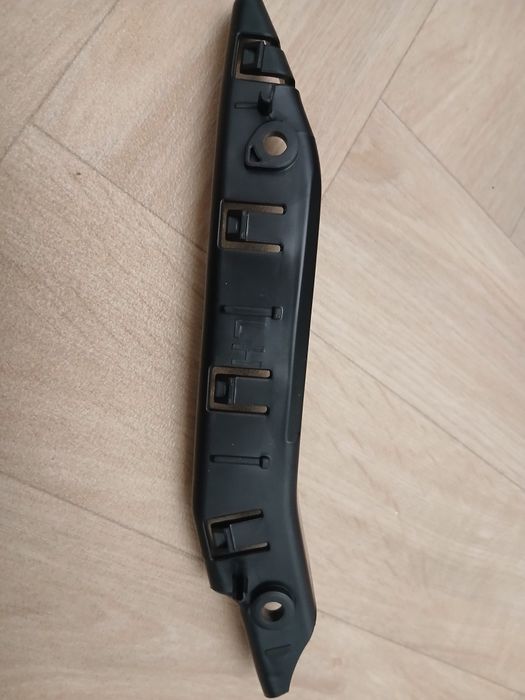 Кронштейн направляющая бампер крыло правый Tesla model Y 1493771-00-B