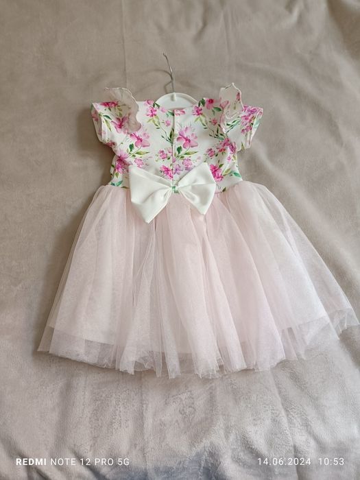 Sprzedam piękną sukieneczkę z opaską