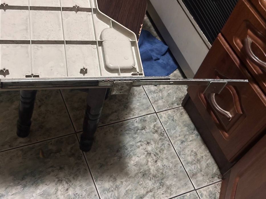 Выдвижная полка для клавиатуры и мышки