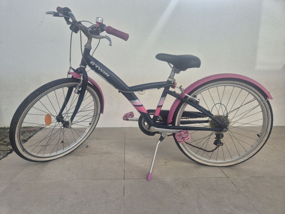 Duas bicicletas usadas