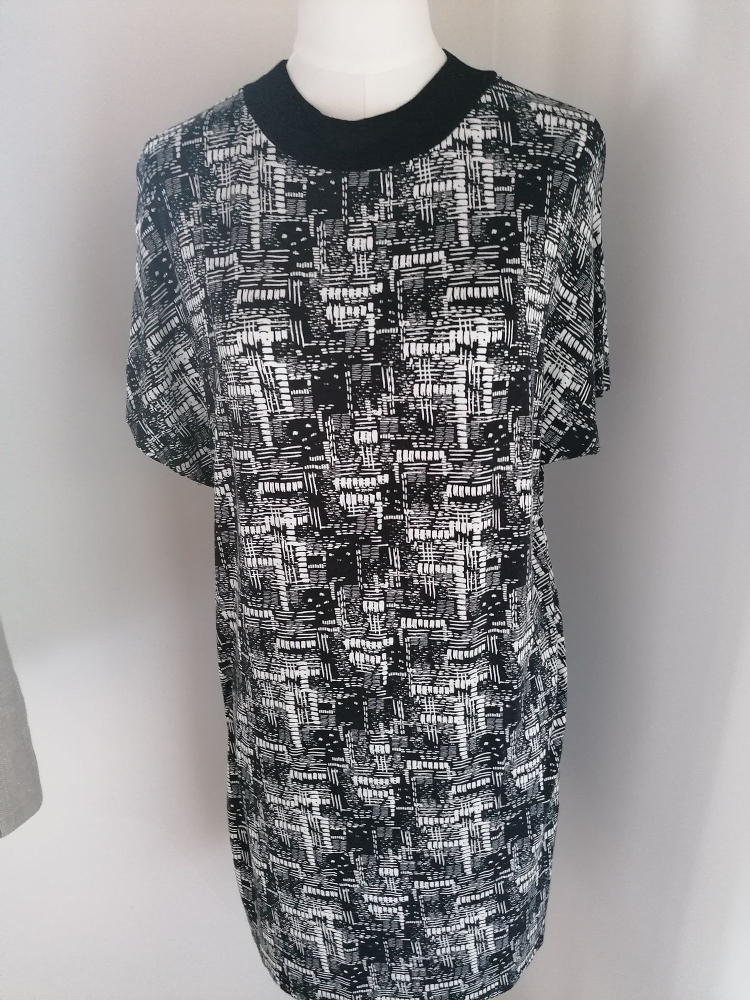 Sukienka firmy Sparkle & Fade