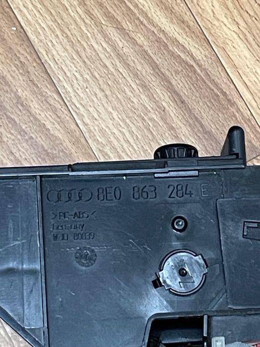 Консоль прикуривателя 8Е0 863 284 Е  Ауди А4 В6 В7