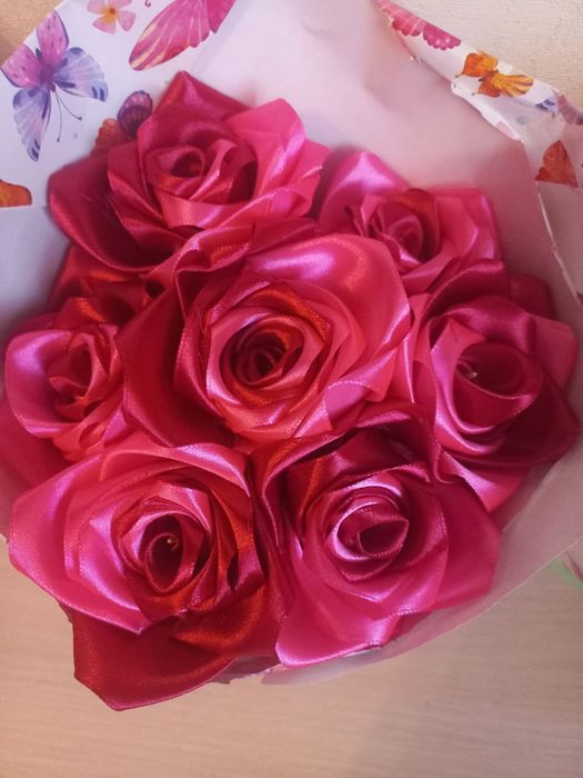 Квіти з атласної стрічки