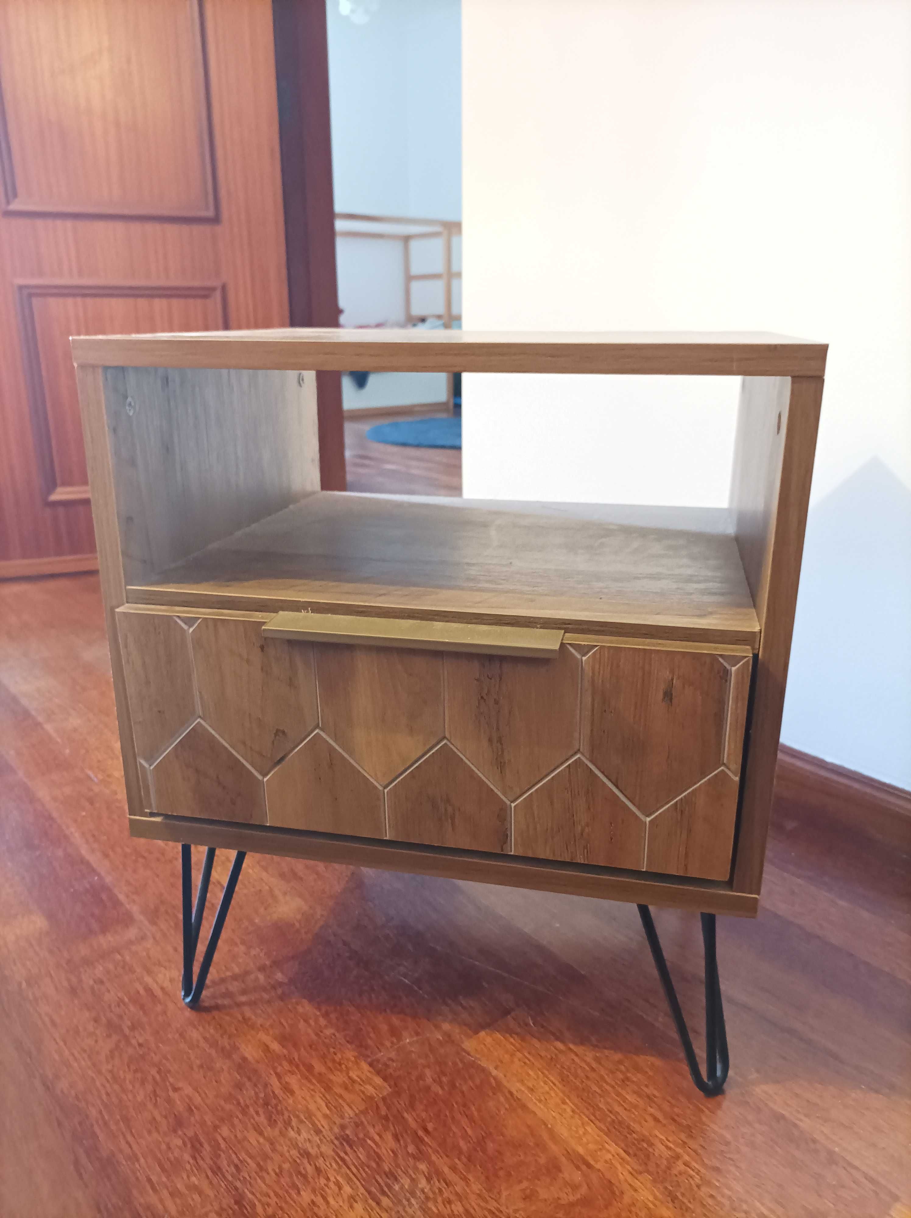 Mesa cabeceira para quarto