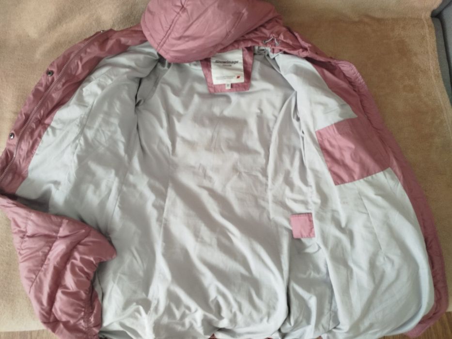 Продам курточку весінню на дівчинку 500 грн.
