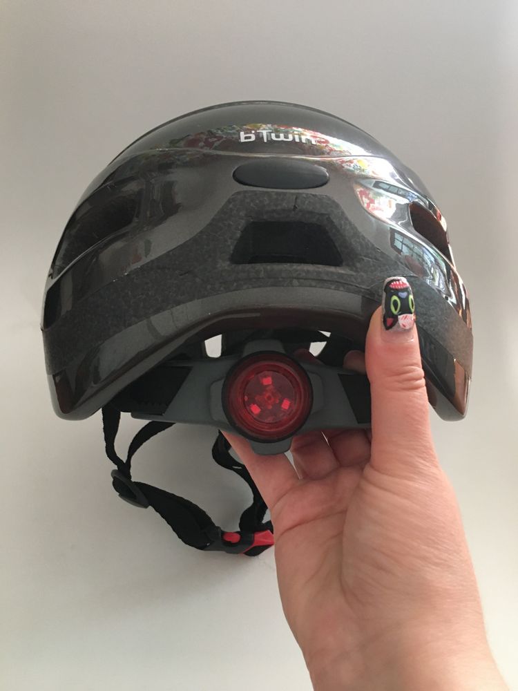 Capacete B’Twin ventilado com luz traseira para adulto