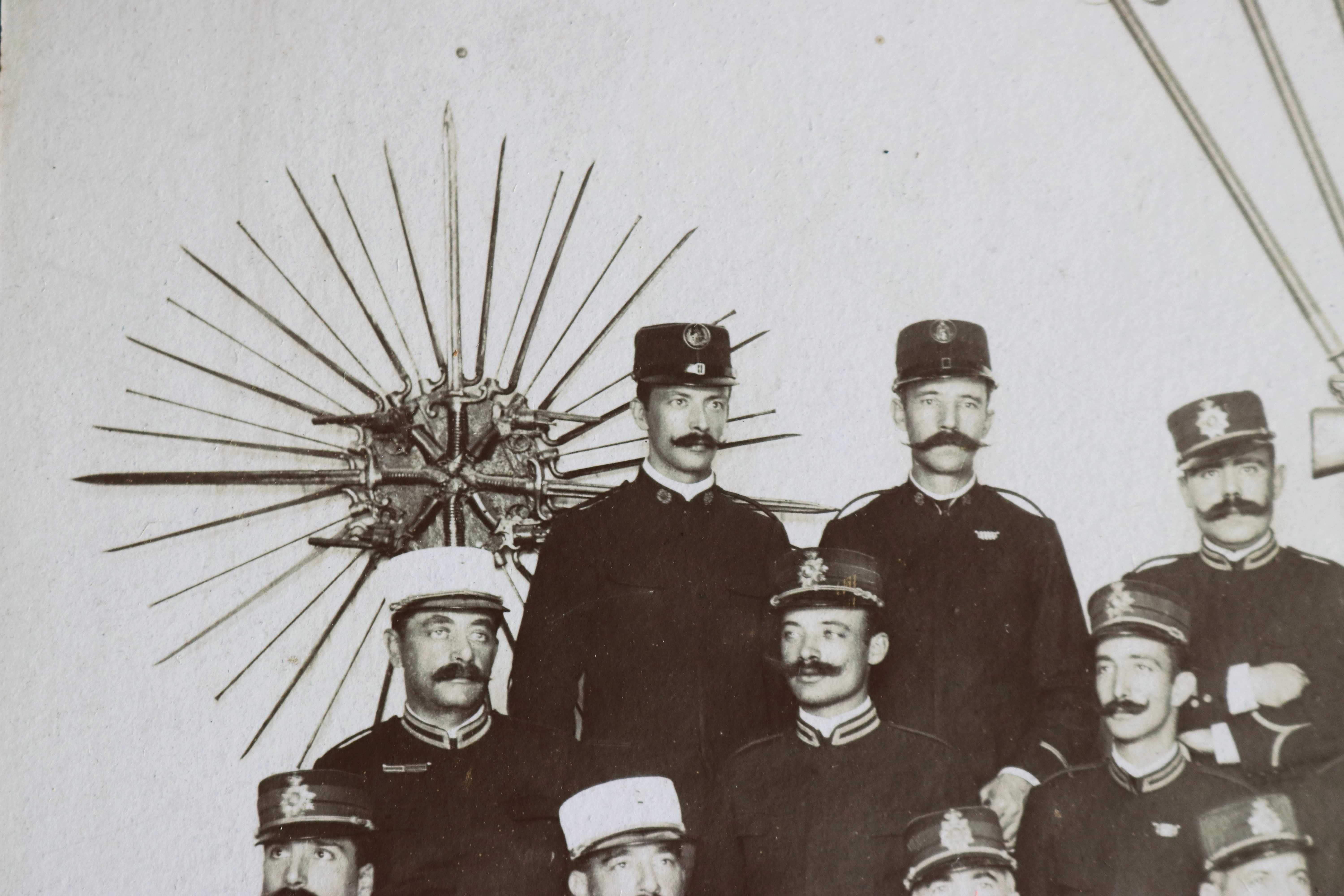 Militares uniformes espadas e armas foto grande José Maria da Silva