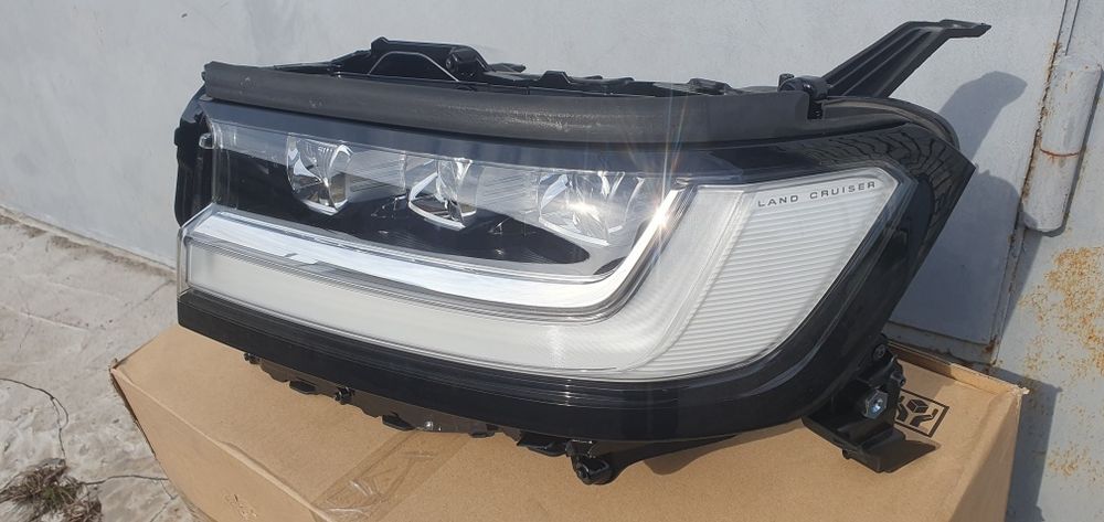 Фари Toyota land cruiser 300