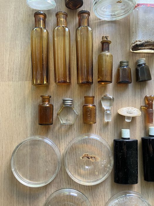 Frascos de farmacia antigos