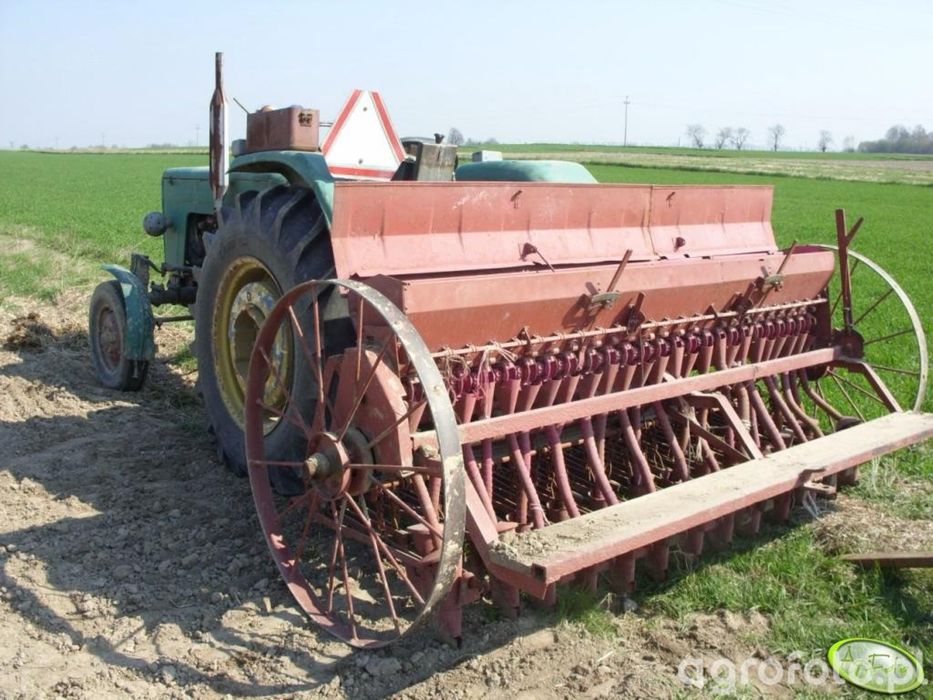 Siewnik Konny przerobiony na traktor .