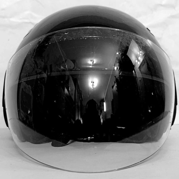 Шлем мотоциклетный открытый 55-56р. в хорошем состоянии.