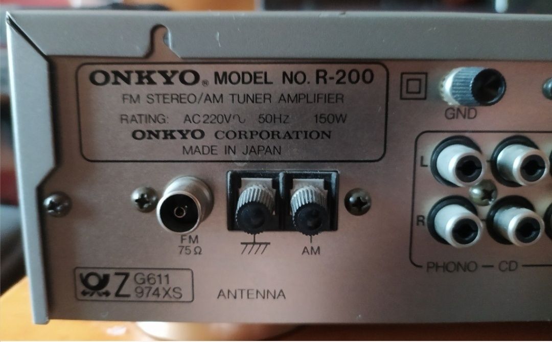 Amplituner Onkyo R-200 (Harman, Denon, Marantz, Pioneer, Sansui, Akai)