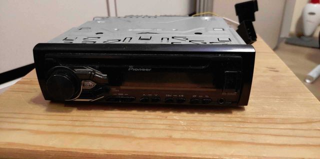 Radio samochodowe Pioneer DEH-1800UBB z USB