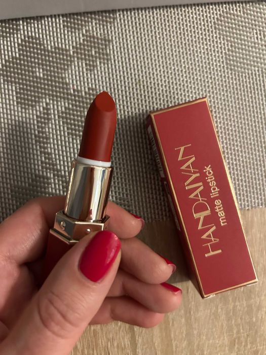 Szminka mocna czerwień Scarlet 02 Handaiyan