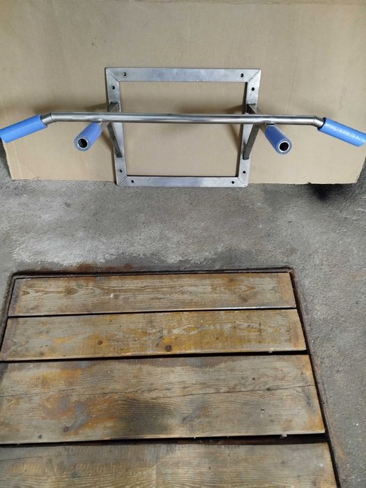 Drążek treningowy do ćwiczeń nierdzewny na ścianę