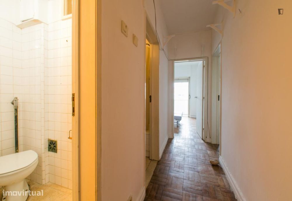 Quarto - localizado em Estrela Lisbon