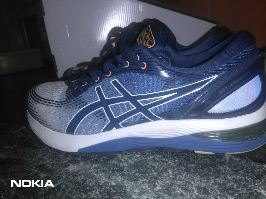 Продам кроссовки ASICS