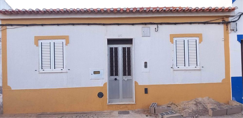 Moradia no centro de Sousel Portalegre 120m2 c/QUINTAL