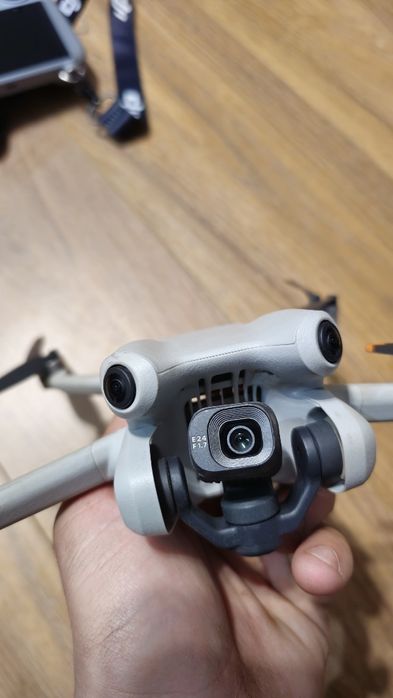 DJI Mini 4 Pro – idealny stan, 7 baterii, kontroler z ekranem