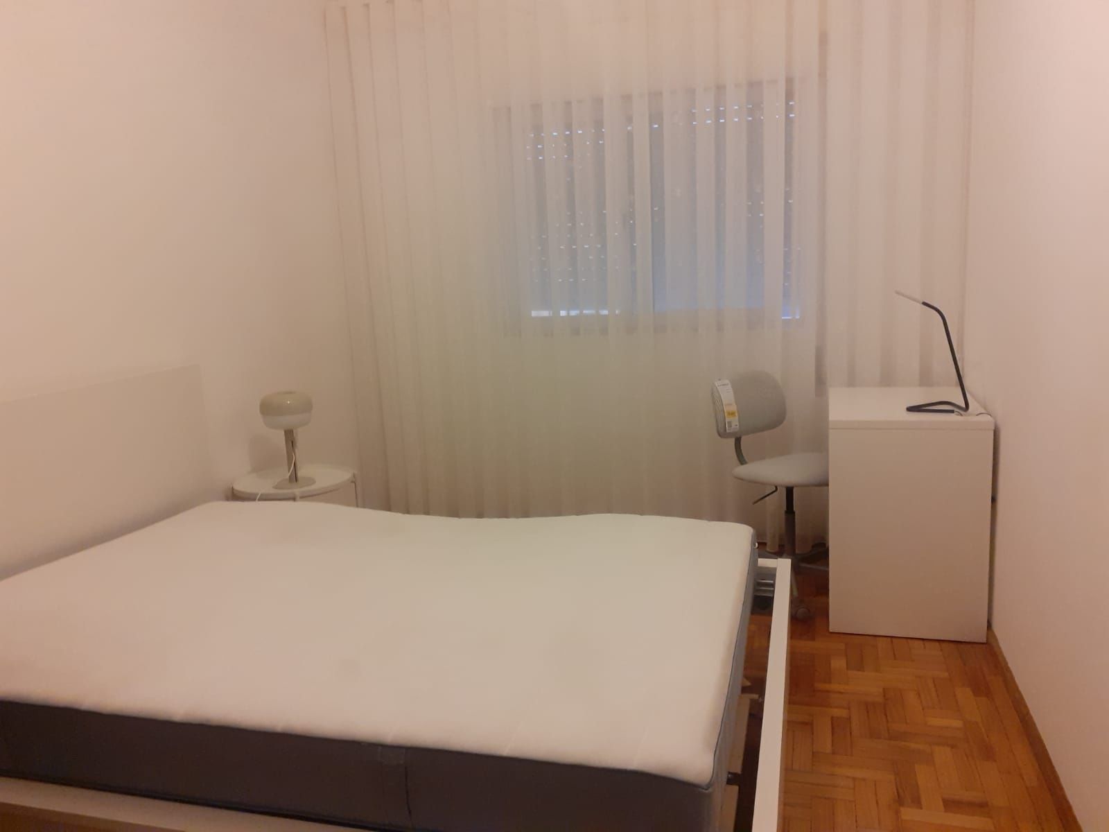 Quartos estudantes meninas