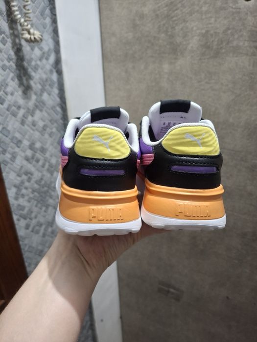 Дитячі кросівки PUMA VOYAGE  32 розмір 20,5 см білі чорні рожеві