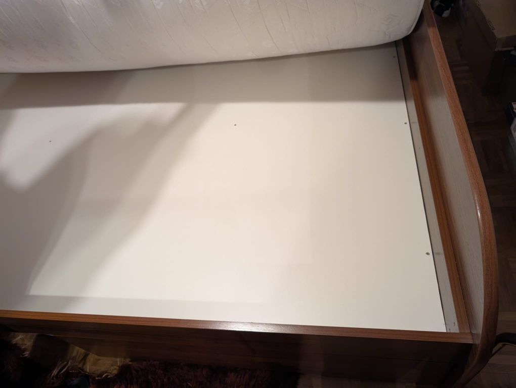 Łóżko 140x200 z dwoma szafkami nocnymi, 2 szufladami i dnem