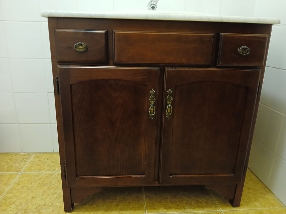 Móvel de casa de banho rústico