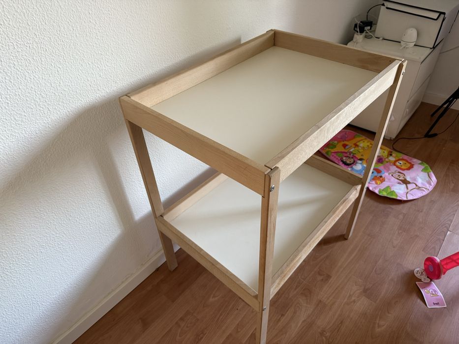 trocador de madeira ikea