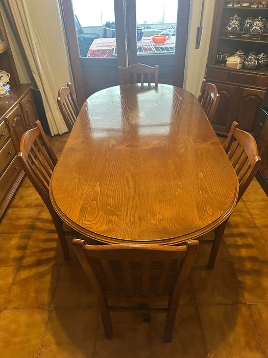 Mesa de jantar com 6 cadeiras