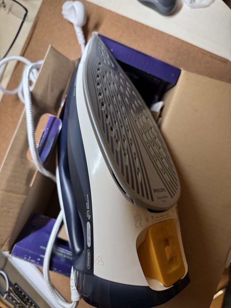 Праска Philips Azure  GC 4556