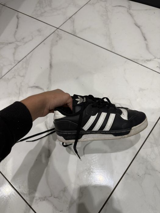 Кросівки демісезон адідас adidas оригінал чорні зручні на шнурках