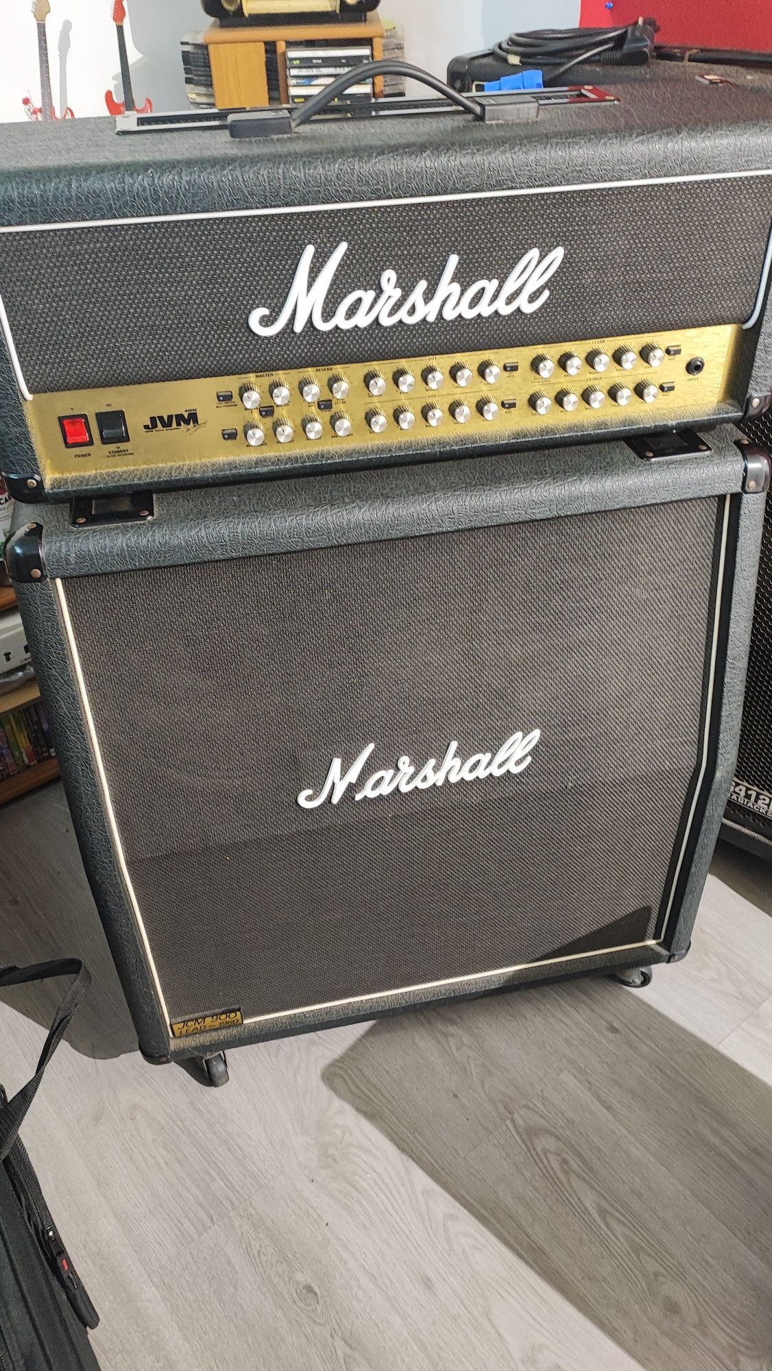 Amplificador de guitarra Marshall JVM410H c/ cabinete 4 bocas