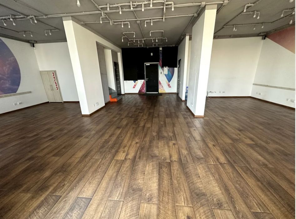 Метро Олімпійська-7 хв/Діловий центр Києва /Коновальця/ Предслвинська