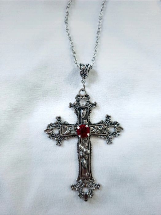 Srebrny naszyjnik z krzyżem krzyż medalion alternative vintage gothic