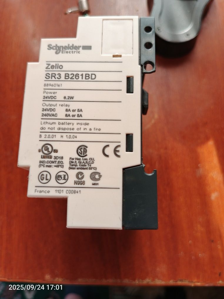 Plk контроллер Schneider. Zelio.SR3 B261BD.