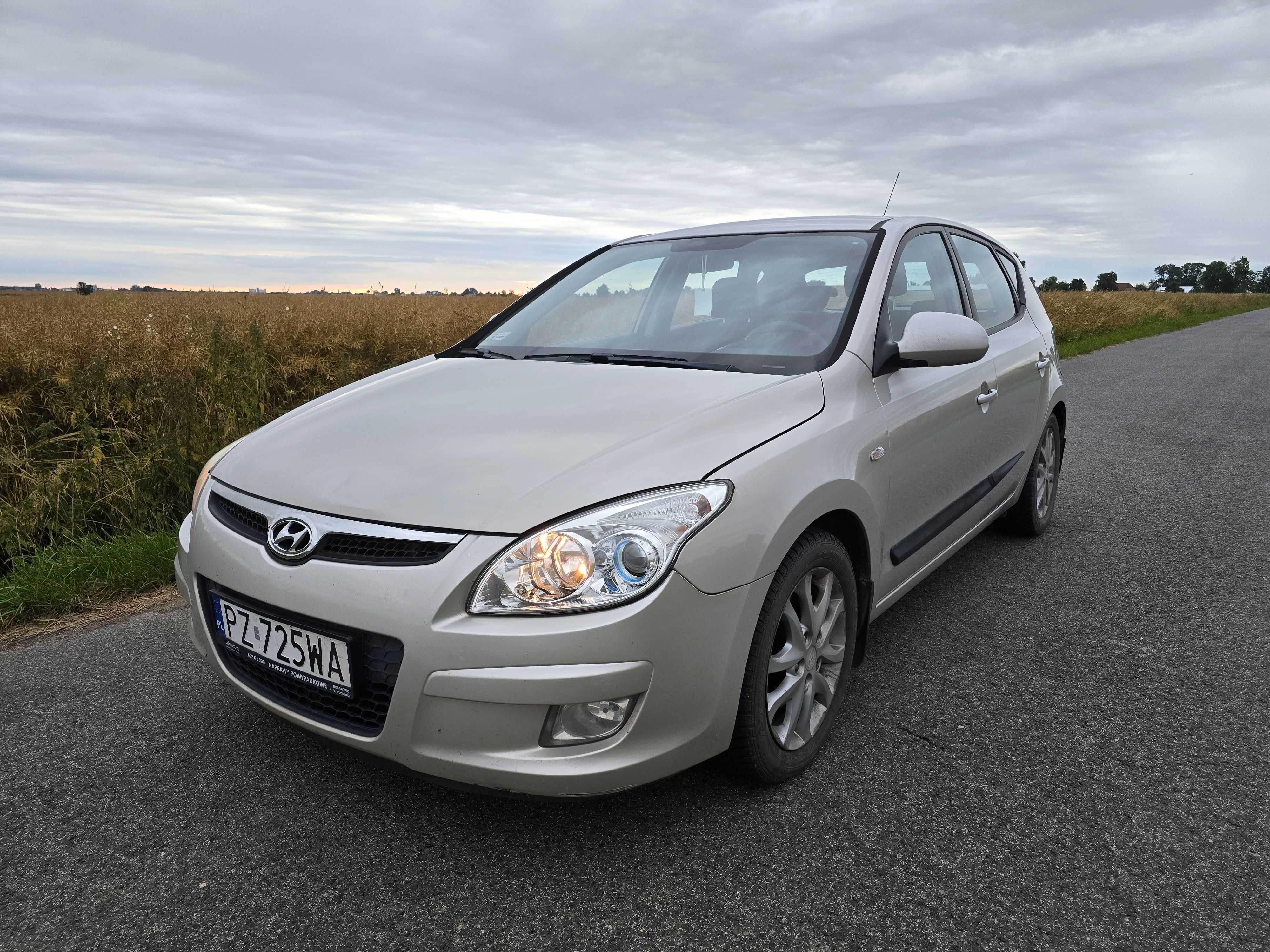 Hyundai i30 1.6 CRDi 115 KM • Beżowy • Skóra • AUTOMAT