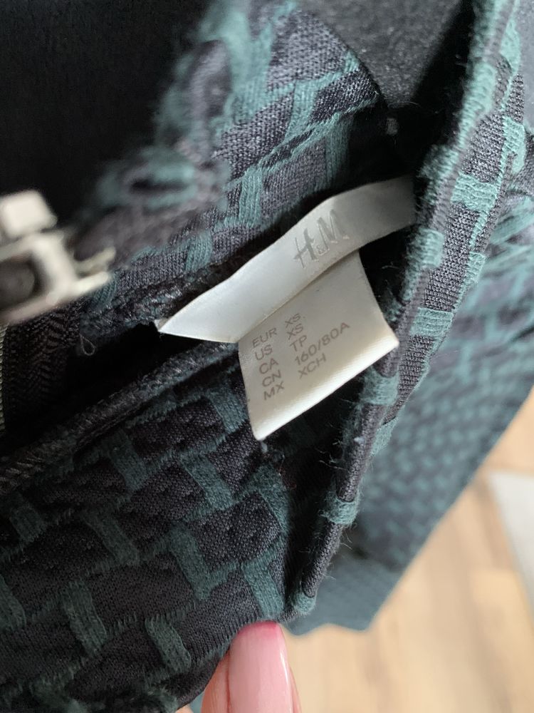 Sukienka rozkloszowana z pół golfem w pepitke zielono czarna h&m xs