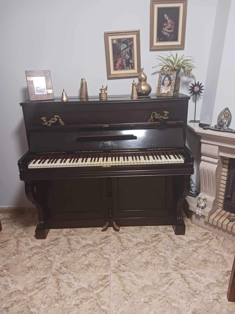 Piano básico antigo