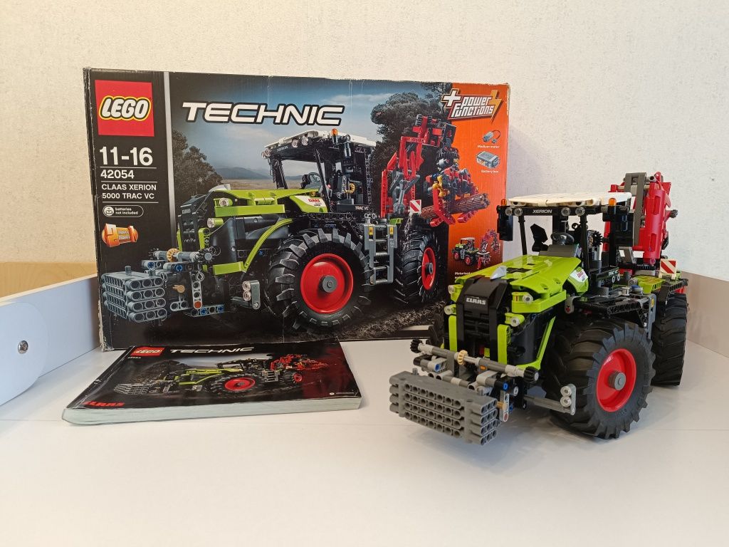 Lego Technic Трактор CLAAS XERION 5000 TRAC VC (42054)