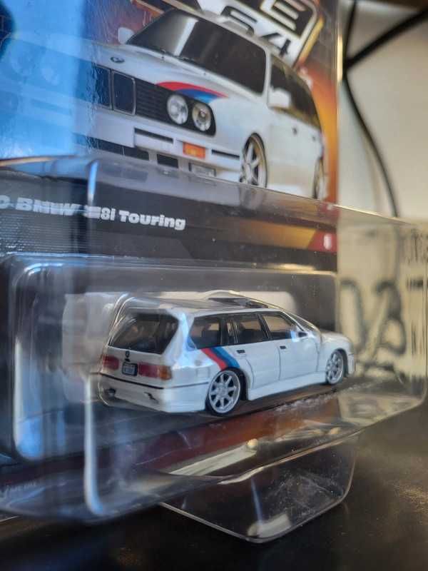 Mattel Creations Hot Wheels Collectors Elite 64 1990 BMW 318i Touring