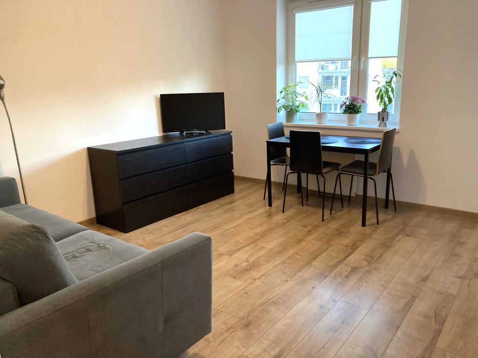 Kawalerka 30 m2 - niskie opłaty - b. dobra lokalizacja - Karwiny II