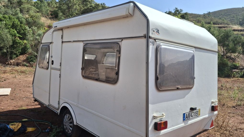 Caravana remodelada com docs