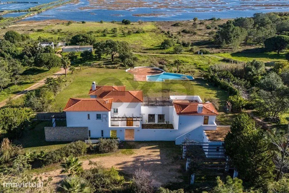 Moradia com Vista Incrível para a Ria Formosa – Um Refúgio de Tranquil