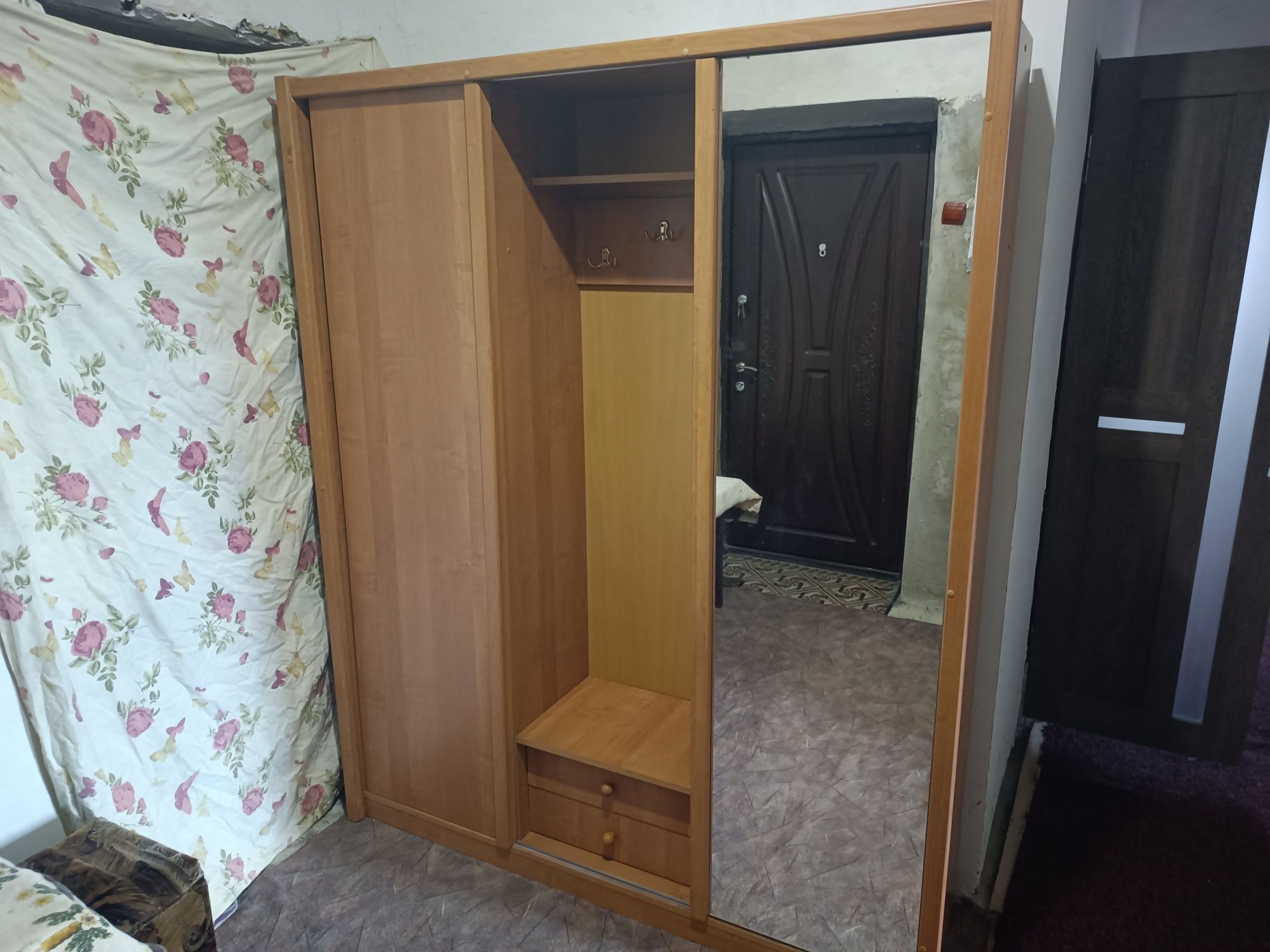 Продається Прихожа , гардероб