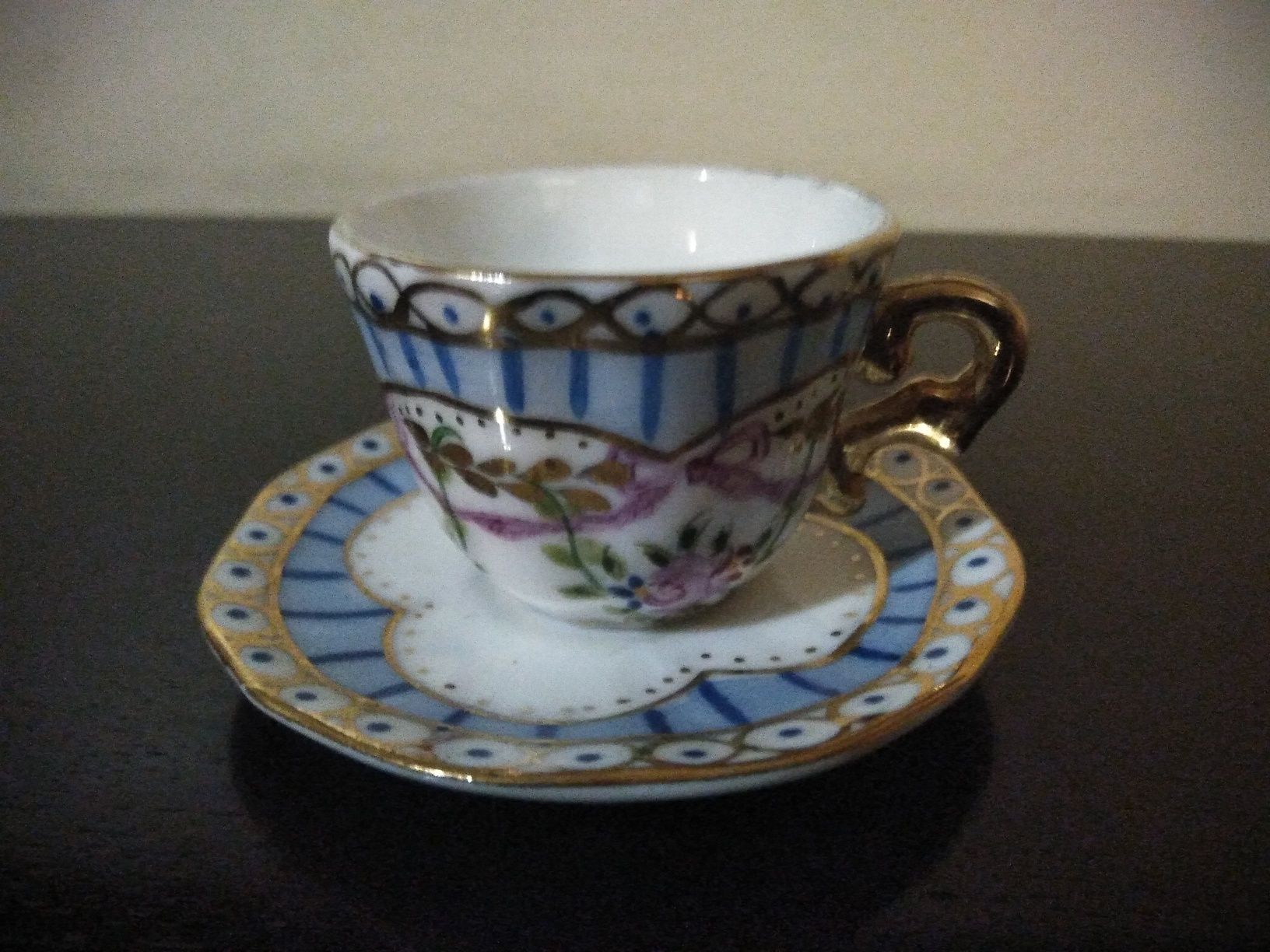 Chávenas de porcelana francesa de coleção