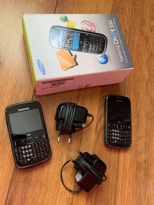 Zestaw oldschoolowych telefonów komórkowych - klasyki.