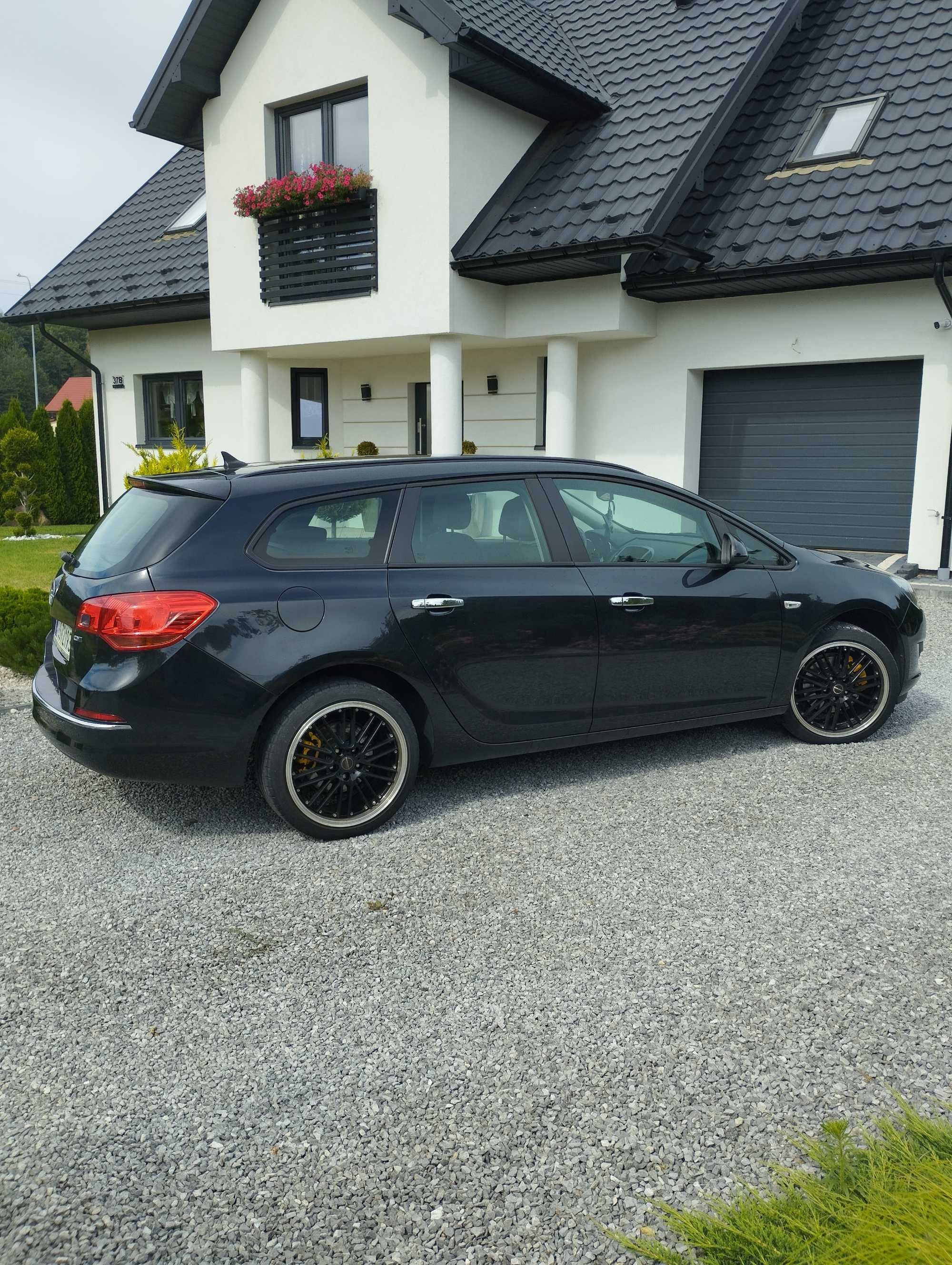 Opel Astra J Kombi CDTI 131 KM / 209 tys. / Bogate wyposażenie