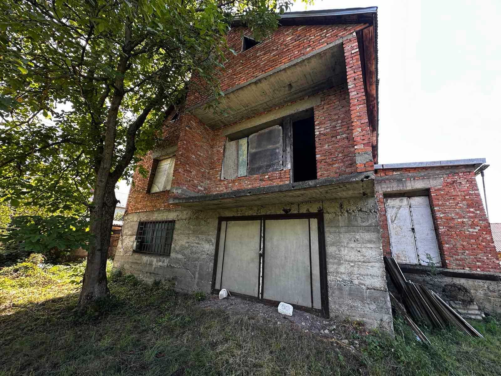Продається недобудова в м. Тячів