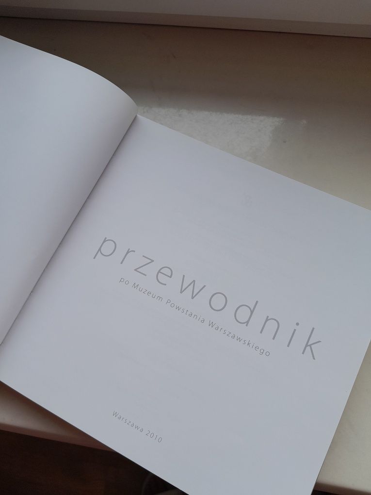 Przewodnik po Muzeum Powstania Warszawskiego