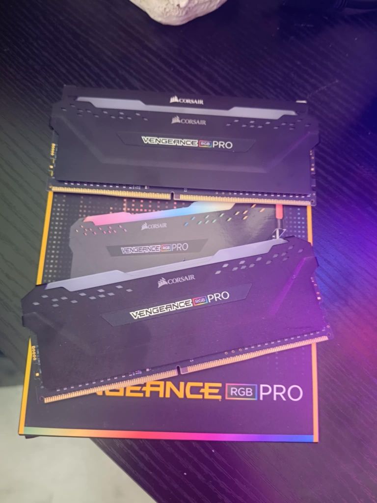 Corsair Vengeance RGB Pro 16GB (2x8GB) 3200 MHZ 16 CL
